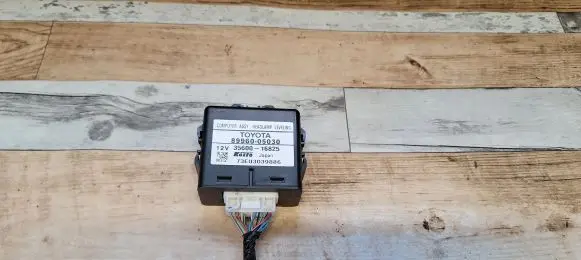 Toyota Avensis T250 Light module LCM 8996005030