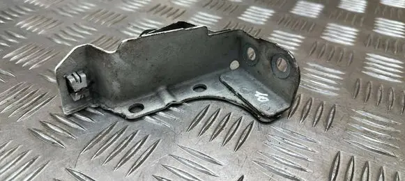 Opel Zafira C Fender mounting bracket 1775