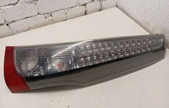 Mitsubishi Grandis Rear/tail lights 22087642