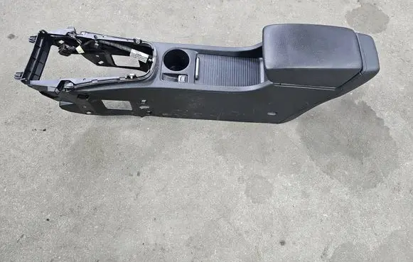 Opel Astra J Armrest 13317404 13317406 134317405
