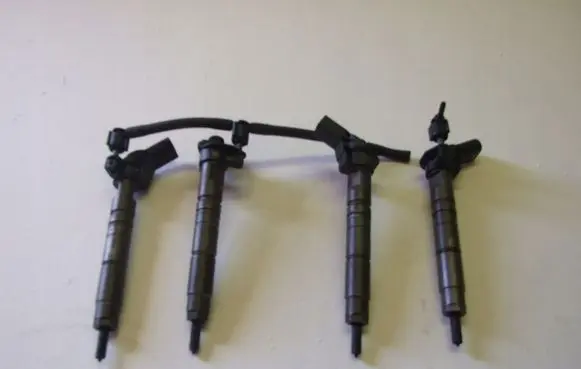 Mercedes-Benz ML W166 Fuel injector 0445116026