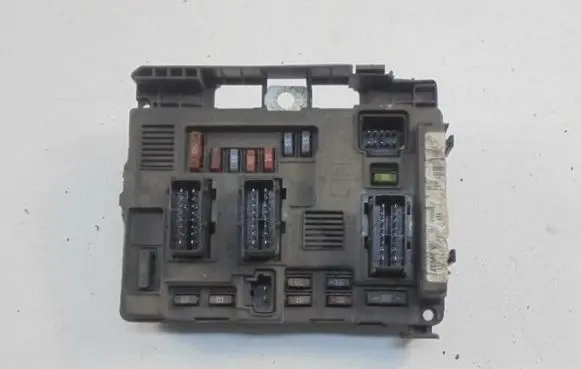 Peugeot Partner Fuse box set 9643498680