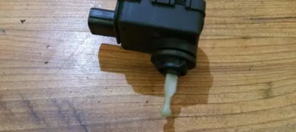 Headlight level adjustment motor