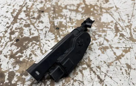 Volvo XC60 Headlight washer spray nozzle 31301044
