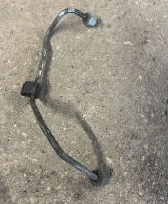 Fuel injector supply line/pipe