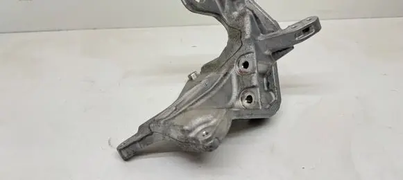 Mercedes-Benz CLA C117 X117 W117 Engine mounting bracket A6542241800