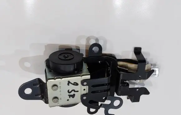 Toyota Verso Middle seatbelt (rear) 73350-0F023