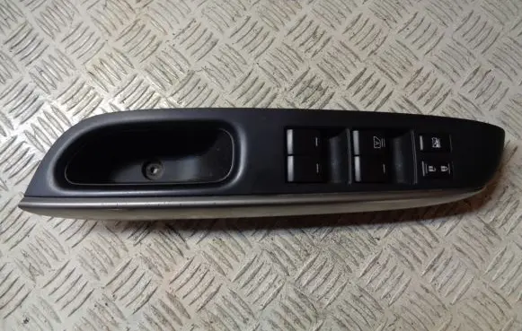 Nissan Note (E12) Electric window control switch 809613AR5A
