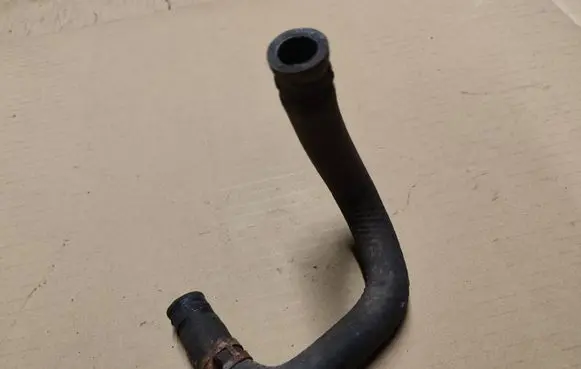 Jeep Cherokee XJ Engine coolant pipe/hose