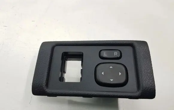 Wing mirror switch