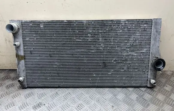 BMW 5 GT F07 Coolant radiator 8615426 N2235005