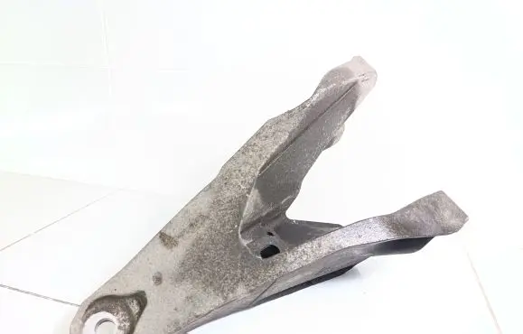 Volkswagen Transporter - Caravelle T5 Engine mounting bracket 7E0199370A