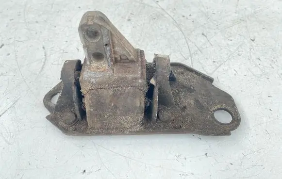 Volvo S80 Engine mount bracket