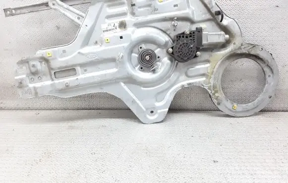 KIA Cerato Front door window regulator with motor 824702F020