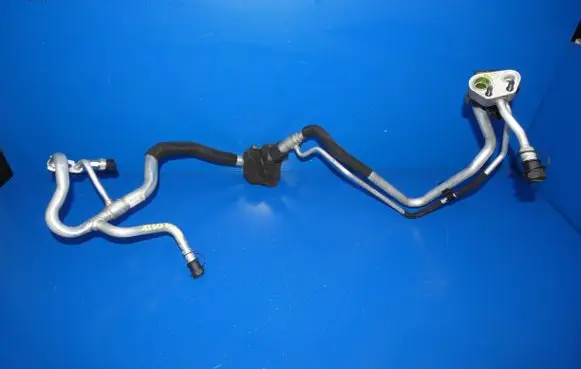Volvo XC60 Air conditioning (A/C) pipe/hose 89001003