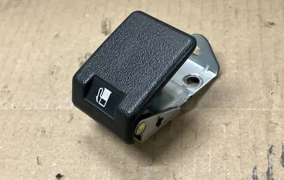 Mitsubishi Pajero Engine bonnet (hood) release handle