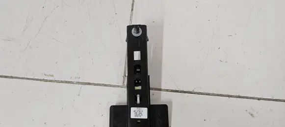 Ford Focus ST Seat belt height adjuster AM51611C46AC 6161401016