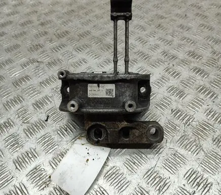 Volkswagen PASSAT B8 Engine mount bracket 3Q0199262J