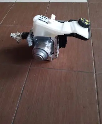 Volvo XC60 ABS Pump 32333637