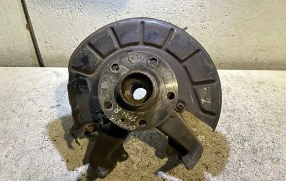 Skoda Octavia Mk2 (1Z) Front wheel hub
