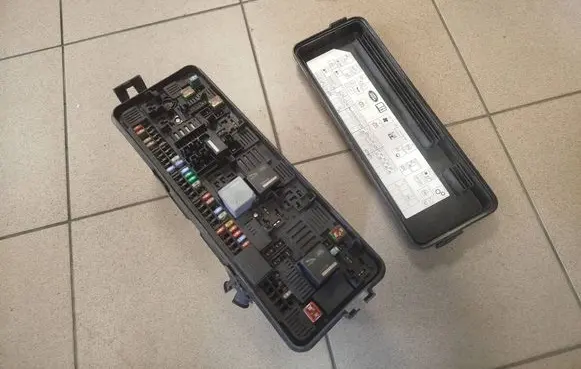 Land Rover Range Rover Sport L494 Fuse module HPLA14A073AB