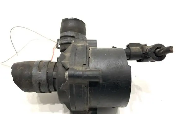 Volkswagen Polo V 6R Oil filter mounting bracket 5Q0965567