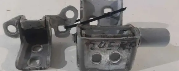 Renault Zoe Front door upper hinge