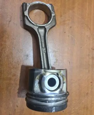Honda CR-V Piston with connecting rod