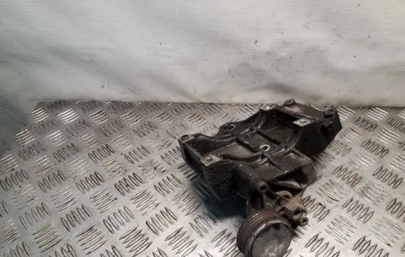 Volkswagen PASSAT B5 A/C compressor mount bracket 028260885A