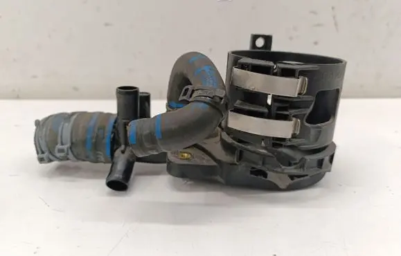 Mercedes-Benz C W205 Fuel filter bracket/mount holder A6512001556