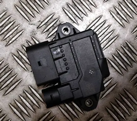 Mercedes-Benz E W213 Glow plug pre-heat relay 1110067
