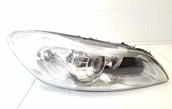 Volvo C30 Headlight/headlamp 31299819