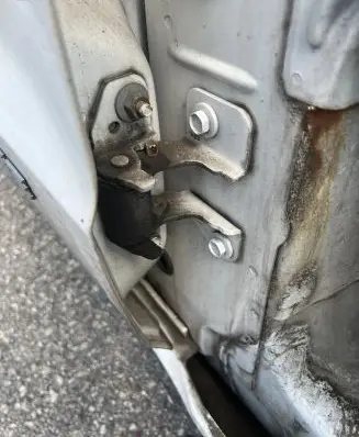 Jeep Grand Cherokee Front door lower hinge 