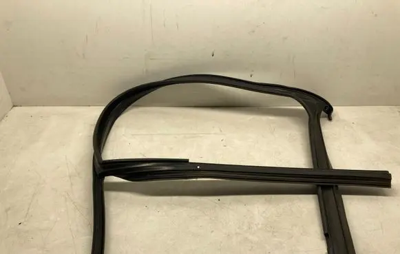 Volvo XC60 Rubber seal rear door window/glass 30762366