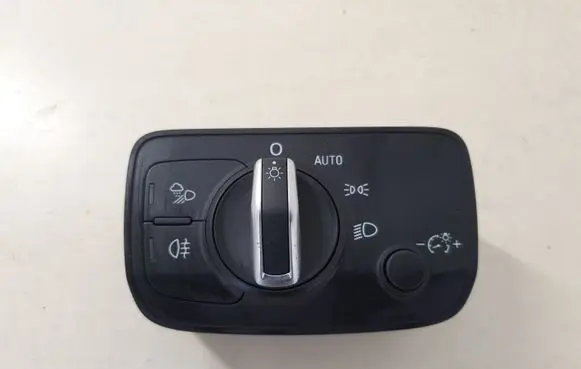 Audi Q2 - Light switch 8V0941531AR