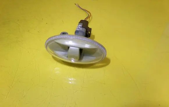 Peugeot 107 Front fender indicator light 0104706