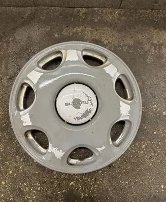 Subaru Impreza I R14 wheel hub/cap/trim 