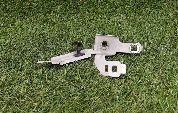 BMW 3 GT F34 Fender mounting bracket 7293728 413572993728 23310110