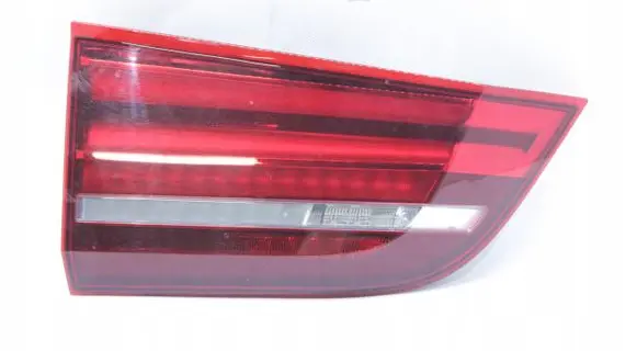 Tailgate rear/tail lights
