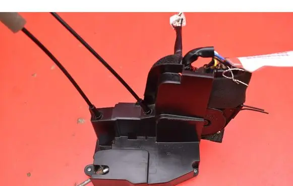 Mazda CX-7 Front door lock 