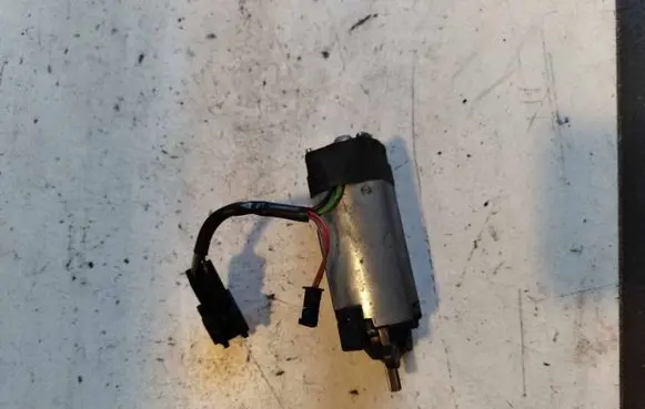 Mercedes-Benz E W211 Steering column adjust motor A2205400288