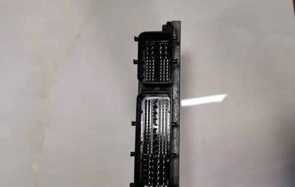 Toyota Avensis T270 Engine control unit/module 8966105K60 MB2759005071