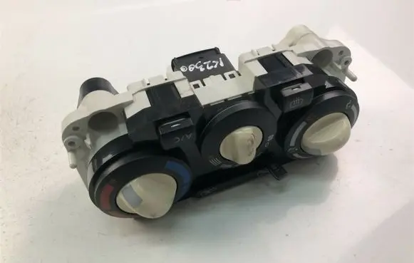 Nissan Micra Climate control unit F667193V01 K2300