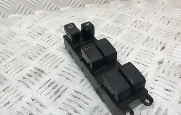 Nissan X-Trail T30 Electric window control switch