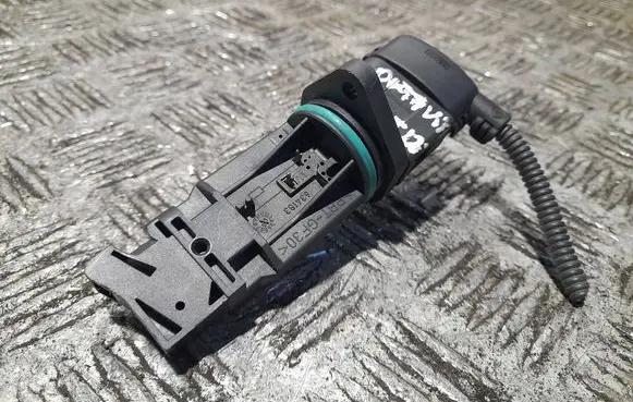 Skoda Octavia Mk2 (1Z) Mass air flow meter F00C2G2055 790042C
