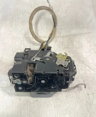 Audi A6 S6 C4 4A Front door lock 401837016 PA66309