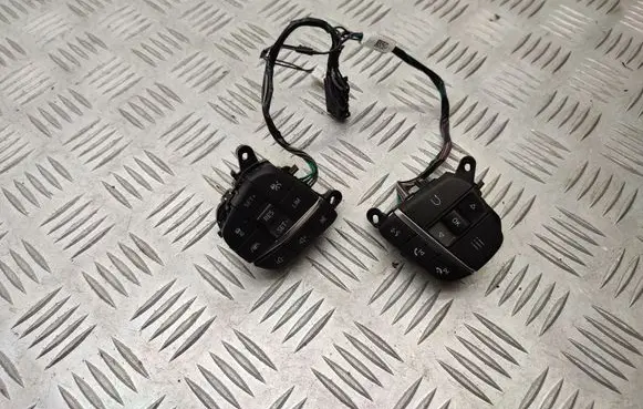 Ford Focus Steering wheel buttons/switches H1BT14K147AB JX7T9E740AC