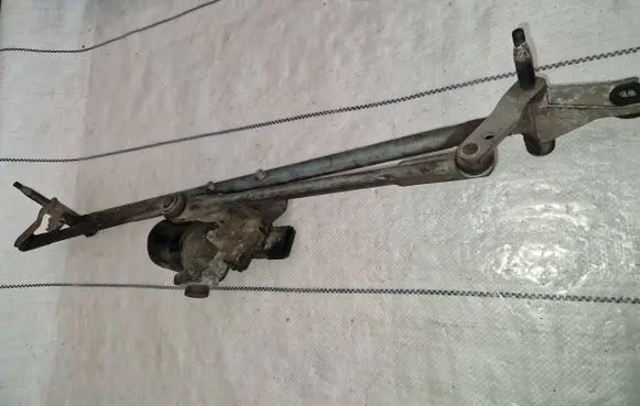 Land Rover Discovery 3 - LR3 Front wiper linkage and motor 23002924