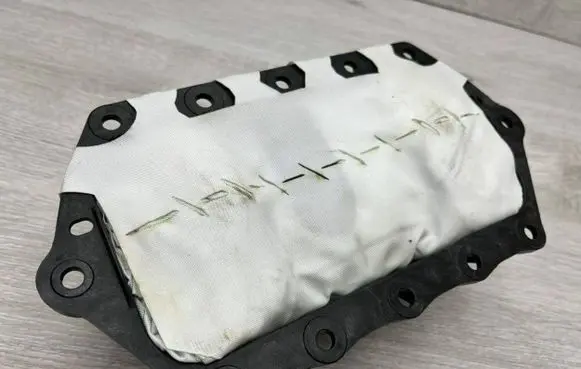 BMW X2 U10 Passenger airbag OYI305I2010126 39938445804 18B278100442