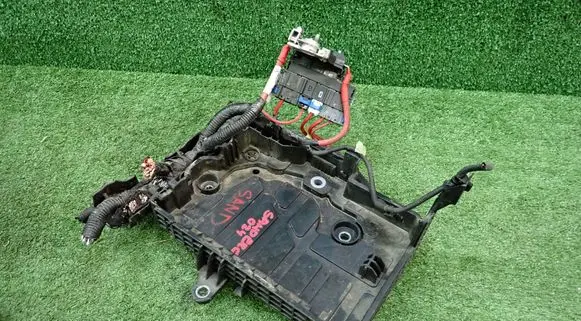 Dacia Sandero III Battery box tray 
